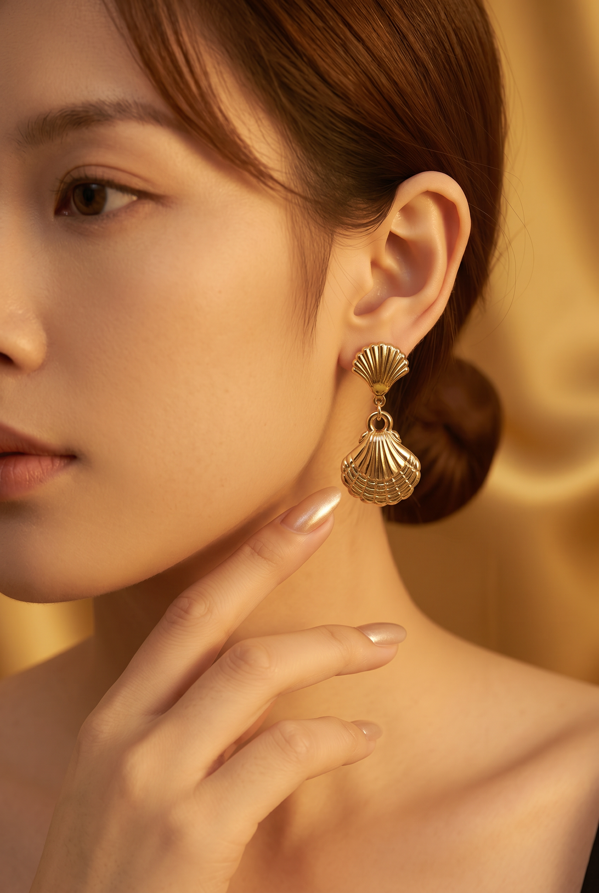 Shell  earrings gold details