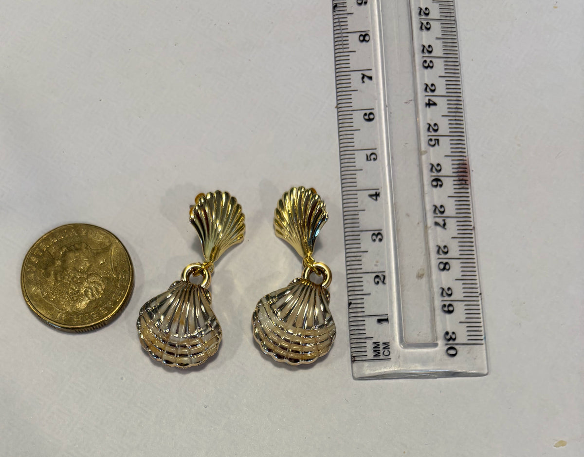 Shell  earrings gold details