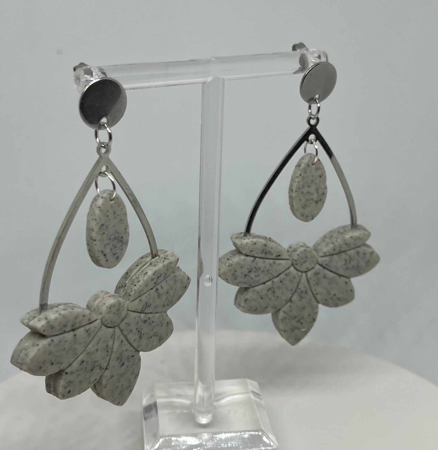 Grey "granite" texture flower drop earring